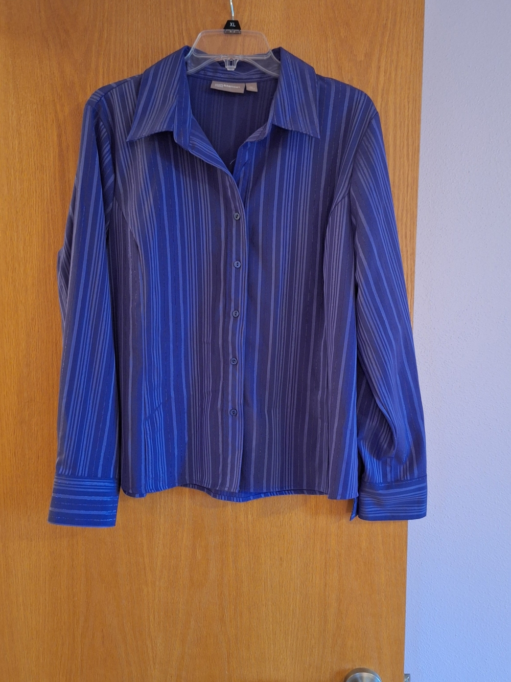 Women's L/S Button-Down Top